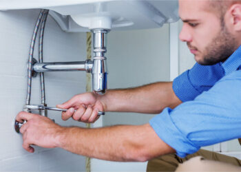 Top 7 Tips When Choosing a Plumber on a Budget